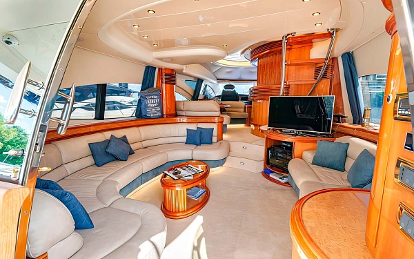Аренда моторной яхты Azimut 68 В Москве